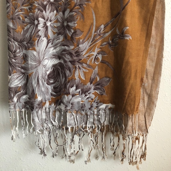Accessories - Vintage floral scarf